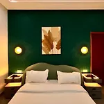 Lighthouse Signature Suites